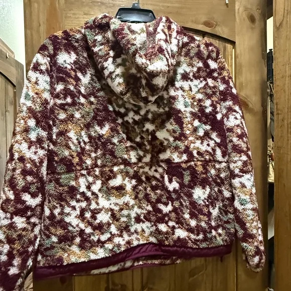 The North Face Women's Burgundy and Cream Teddy Jacket - Picture 2 of 3